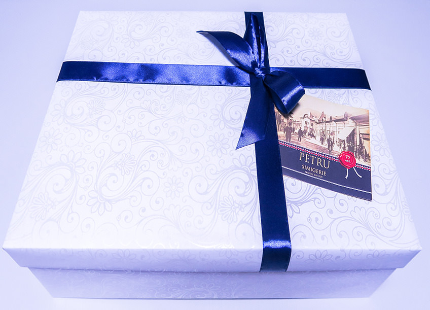 Surpriza de vineri: cutia PETRU, plină cu bunătăți