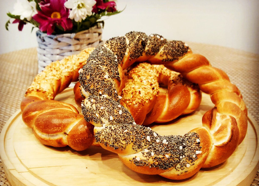 PETRU împletește pasiunea și meșteșugul într-un nou produs: covrigul tradițional