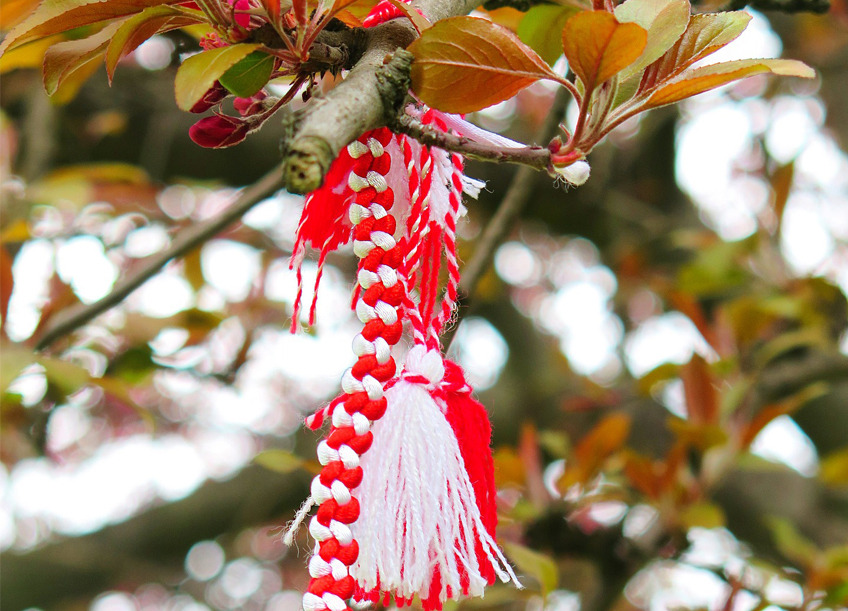 Primăvară cu dor prinsă într-un mărțișor